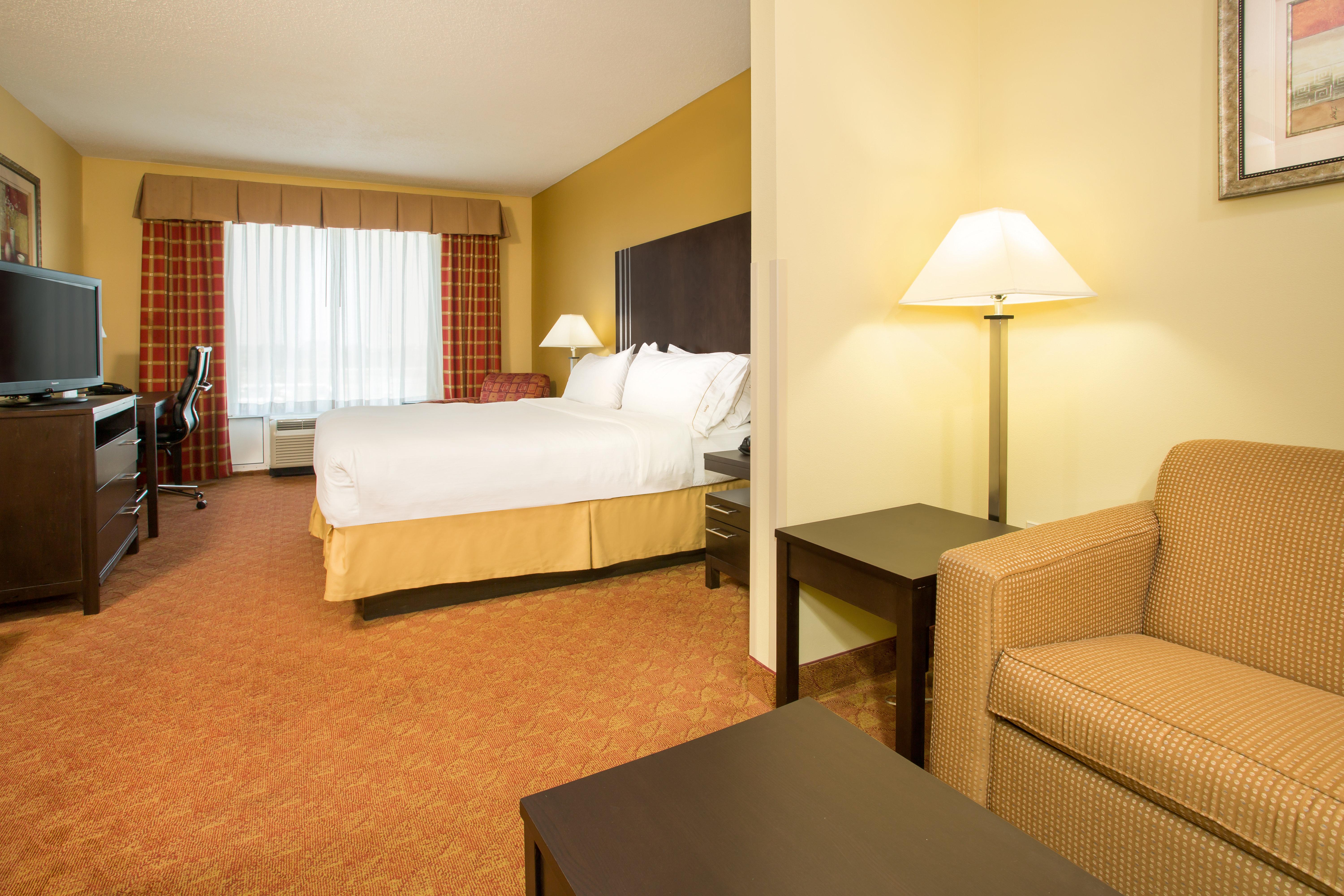Holiday Inn Express Hotel & Suites Richmond By Ihg Bagian luar foto