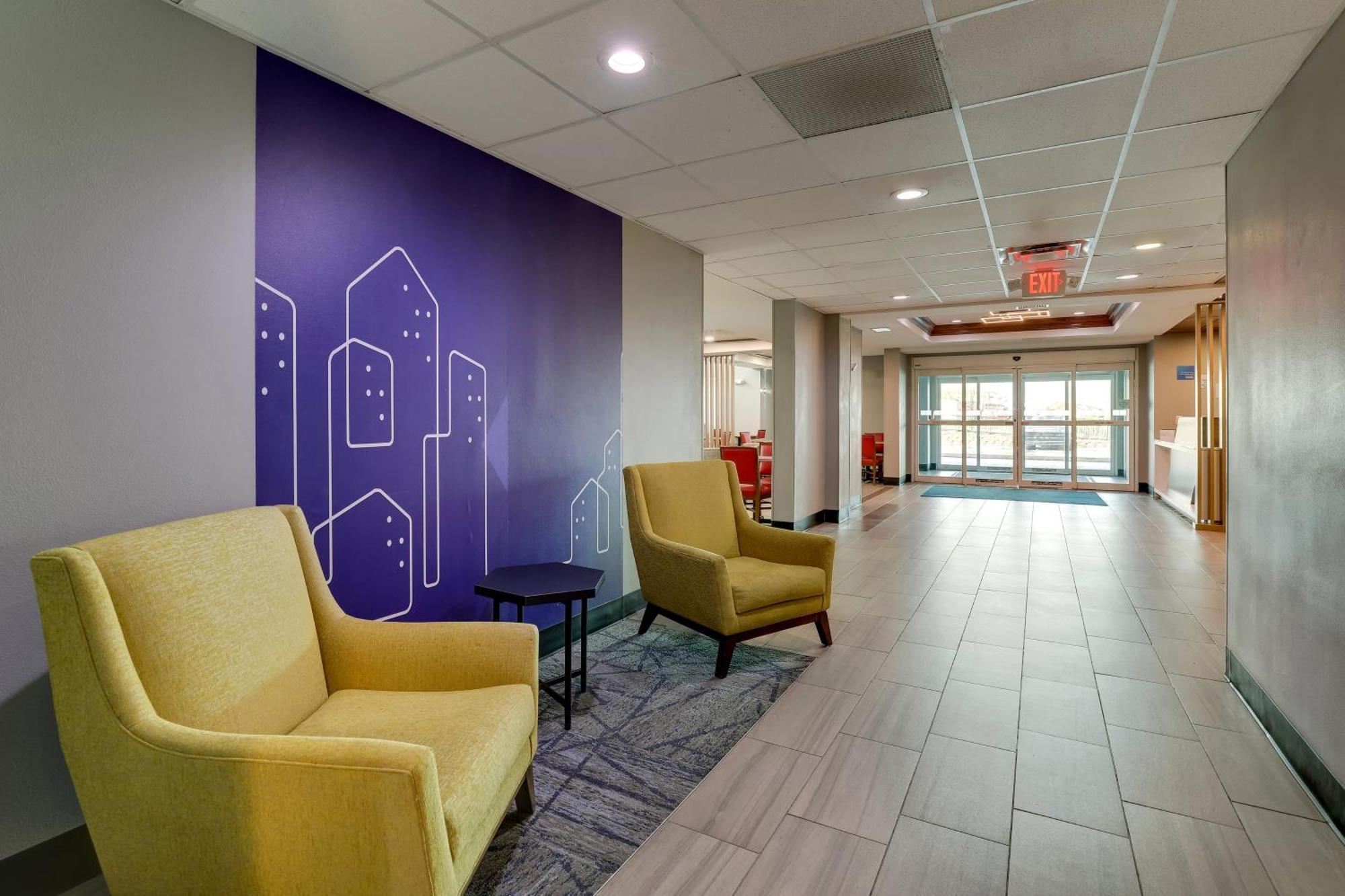 Holiday Inn Express Hotel & Suites Richmond By Ihg Bagian luar foto