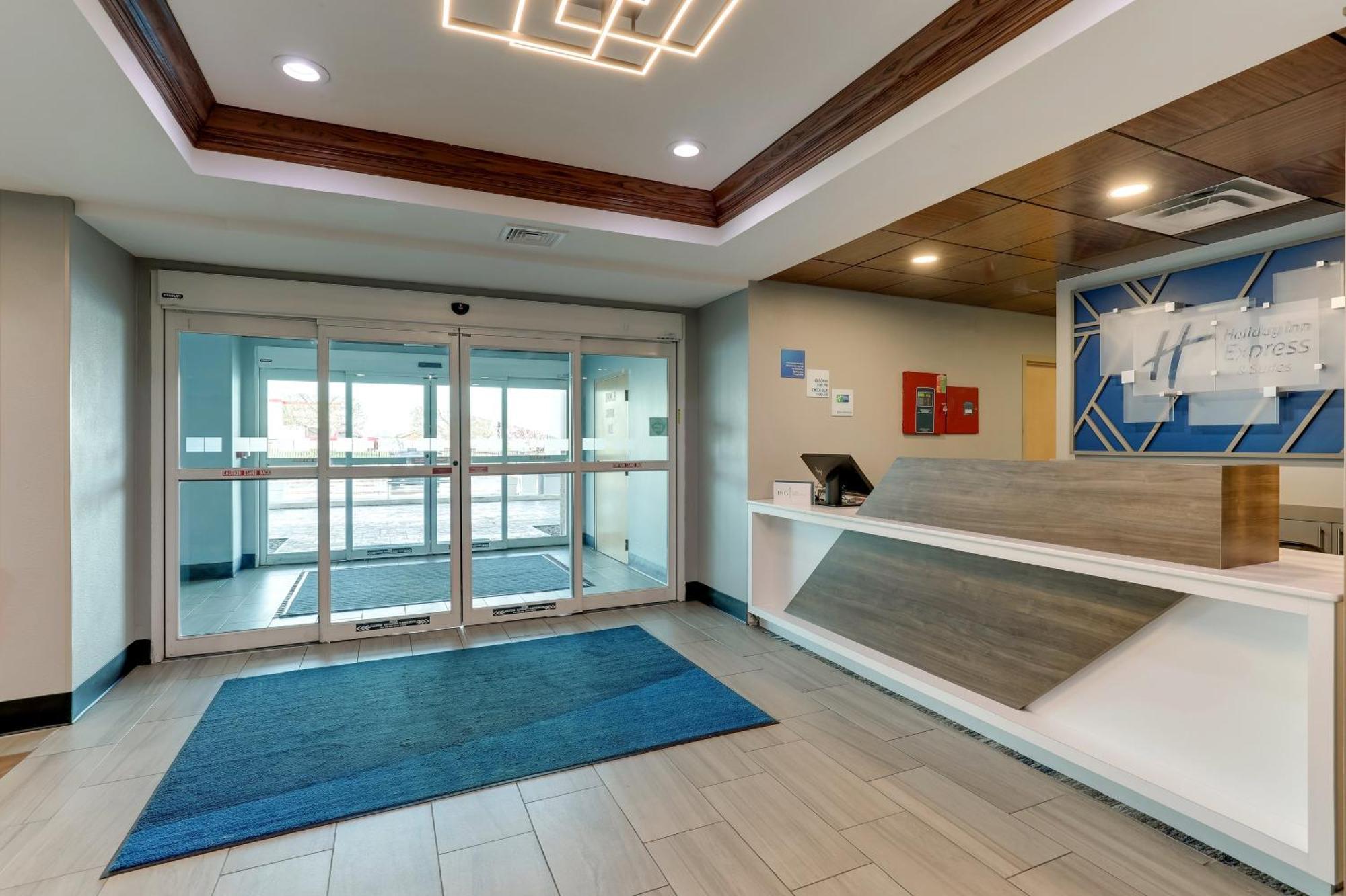 Holiday Inn Express Hotel & Suites Richmond By Ihg Bagian luar foto