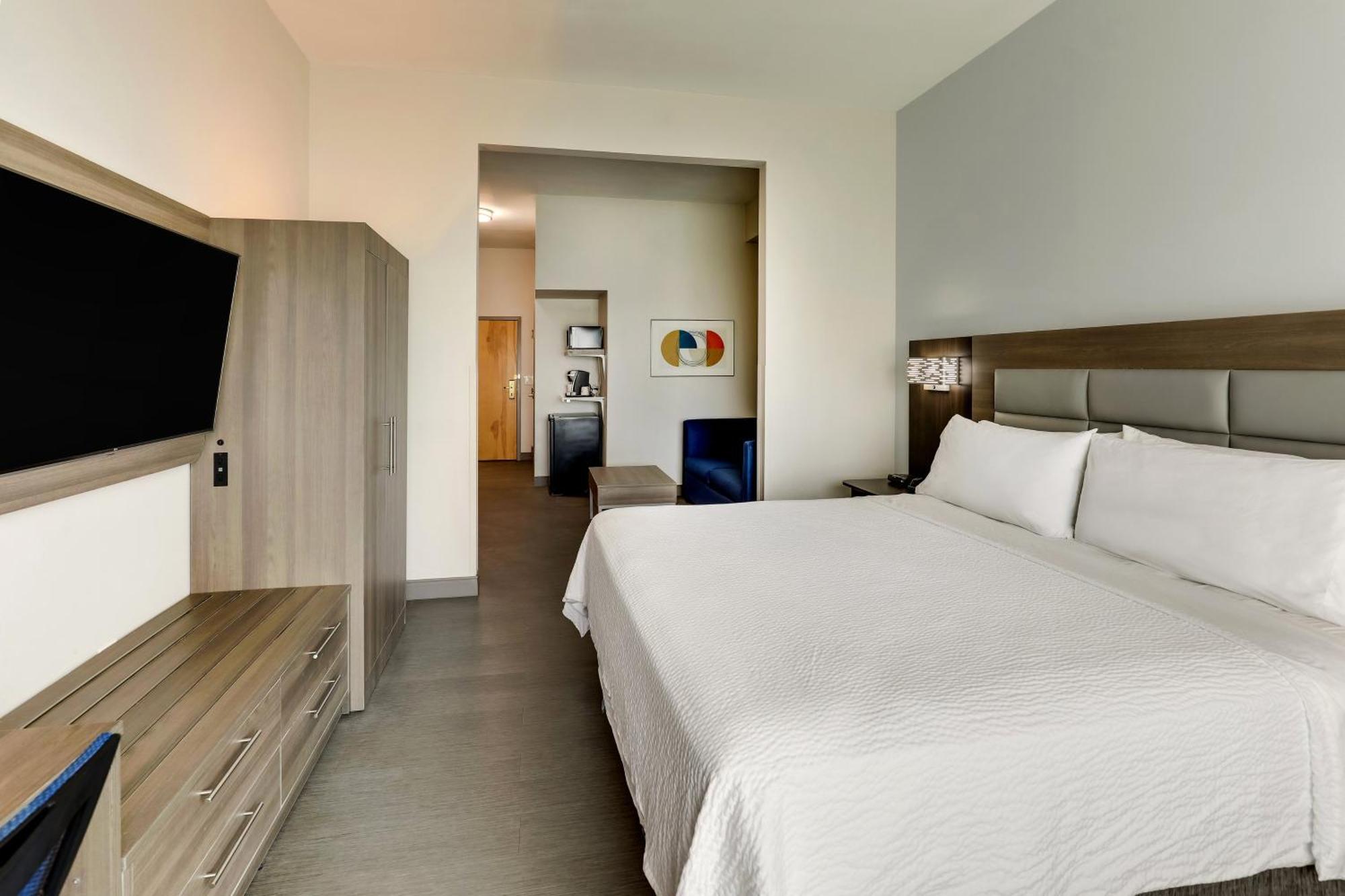 Holiday Inn Express Hotel & Suites Richmond By Ihg Bagian luar foto