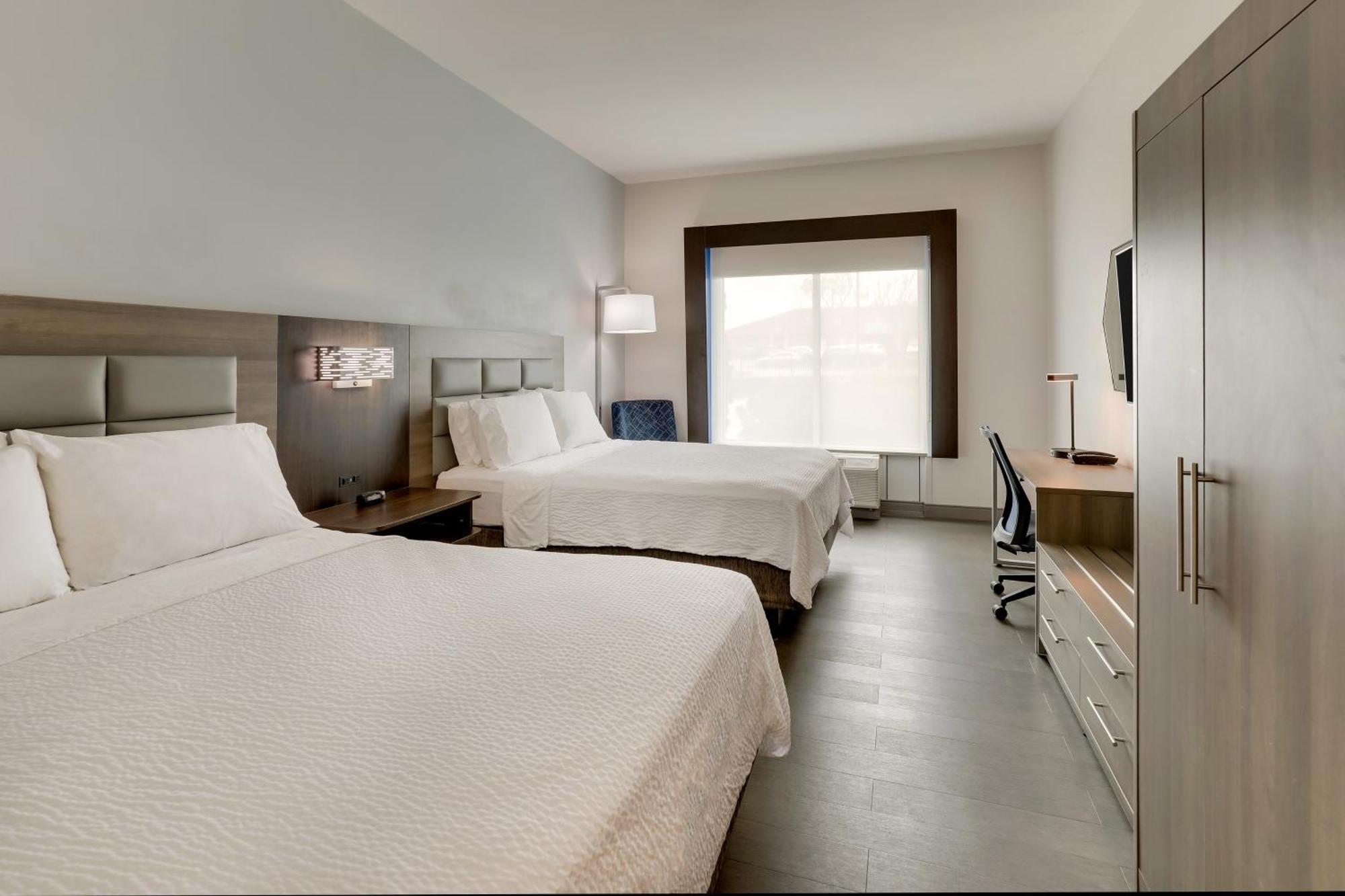 Holiday Inn Express Hotel & Suites Richmond By Ihg Bagian luar foto