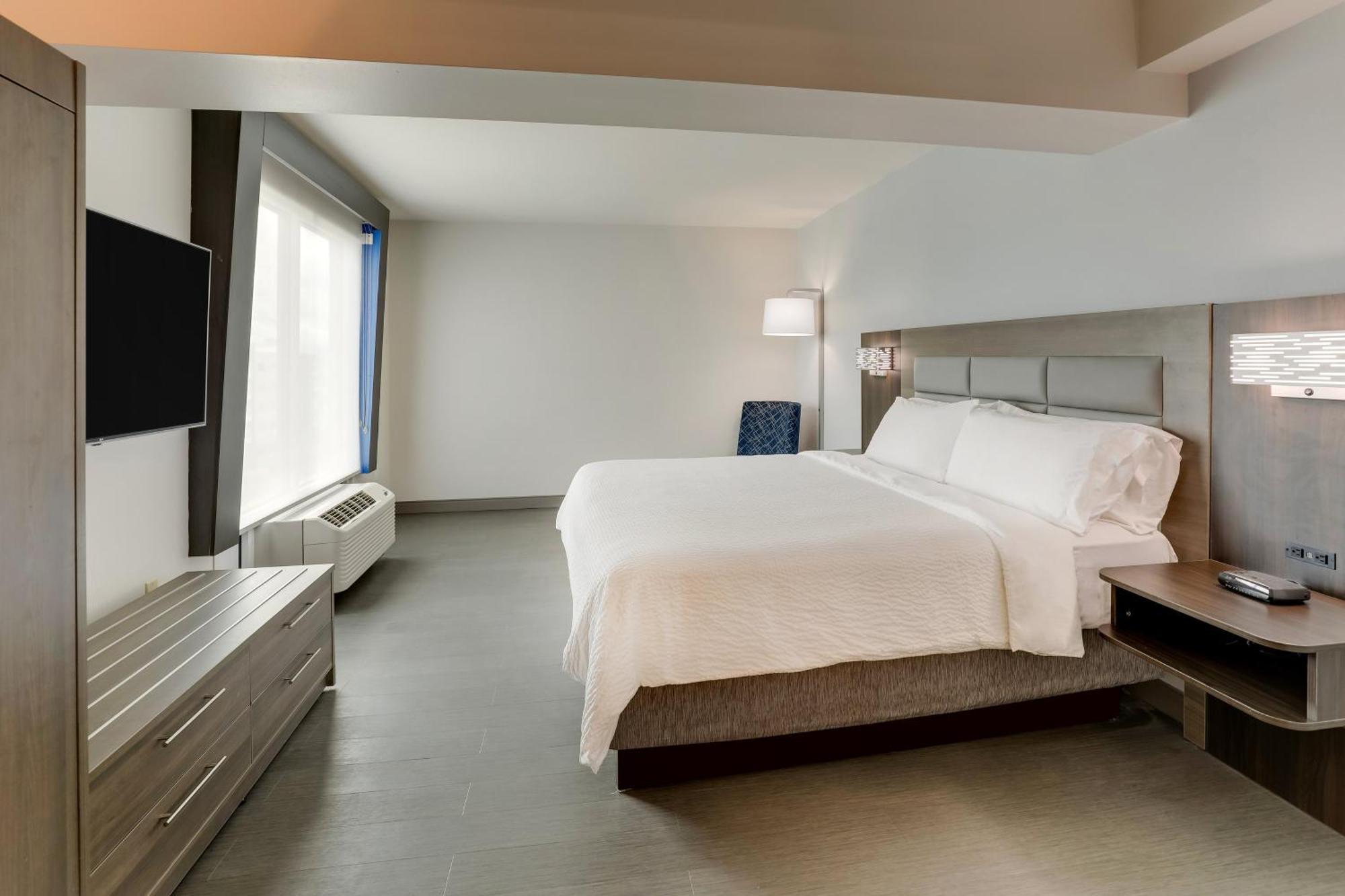 Holiday Inn Express Hotel & Suites Richmond By Ihg Bagian luar foto