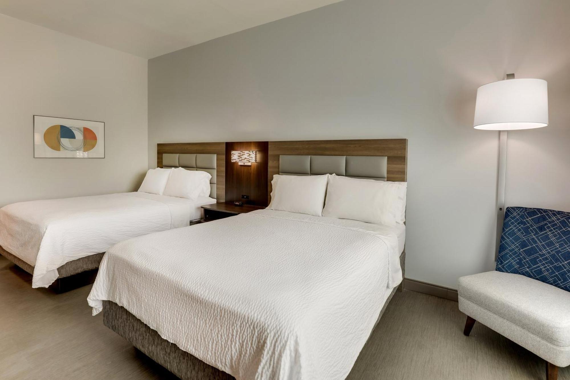 Holiday Inn Express Hotel & Suites Richmond By Ihg Bagian luar foto