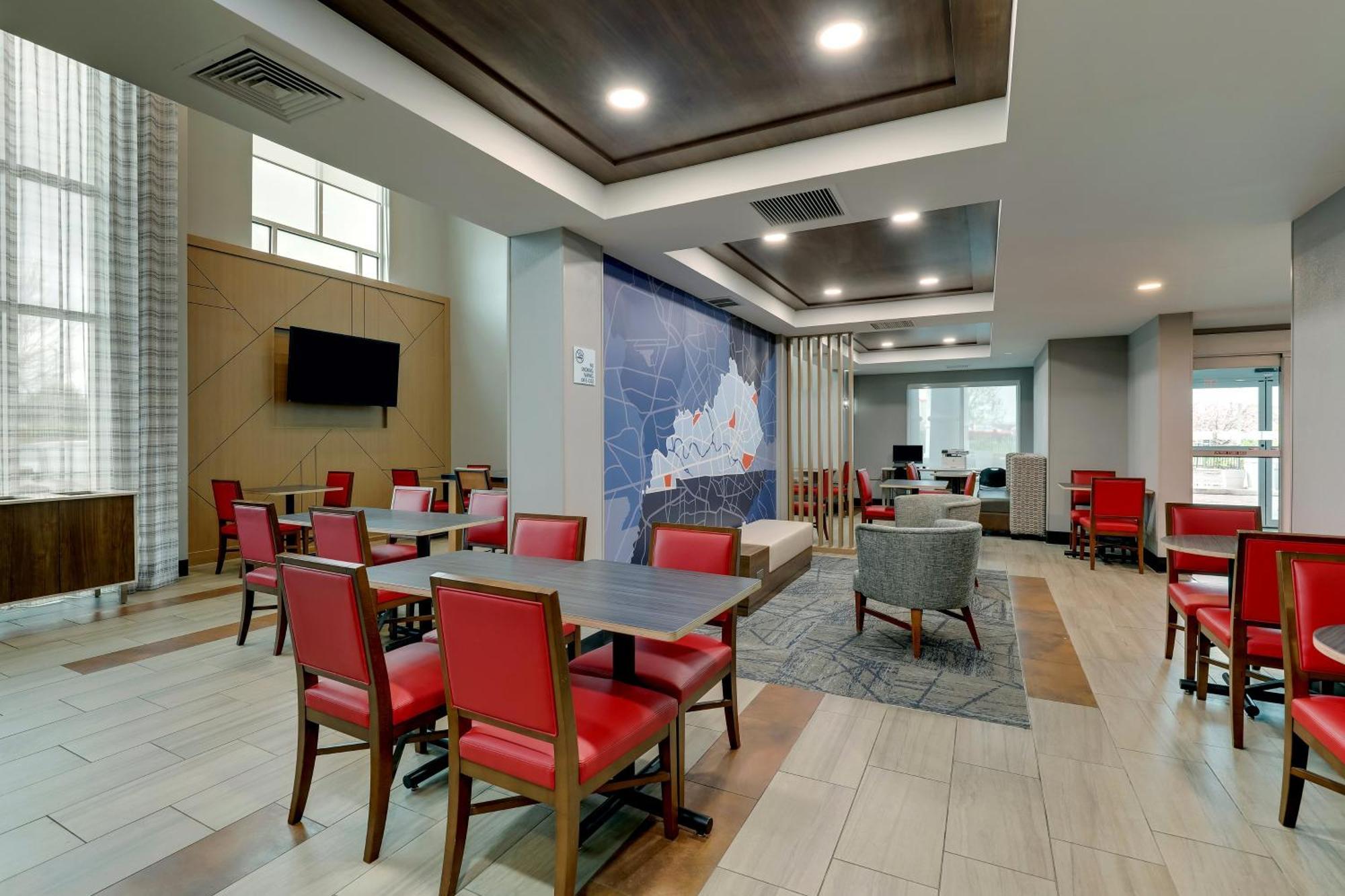 Holiday Inn Express Hotel & Suites Richmond By Ihg Bagian luar foto
