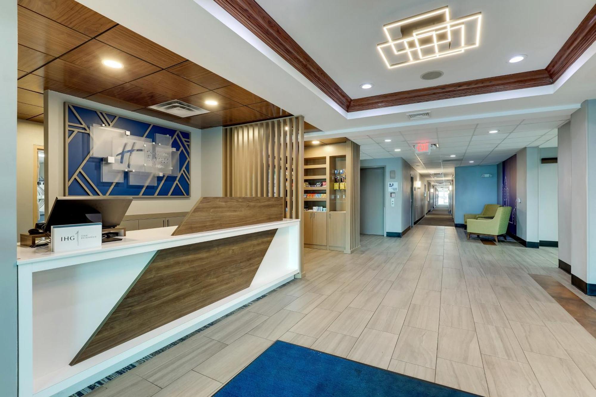 Holiday Inn Express Hotel & Suites Richmond By Ihg Bagian luar foto