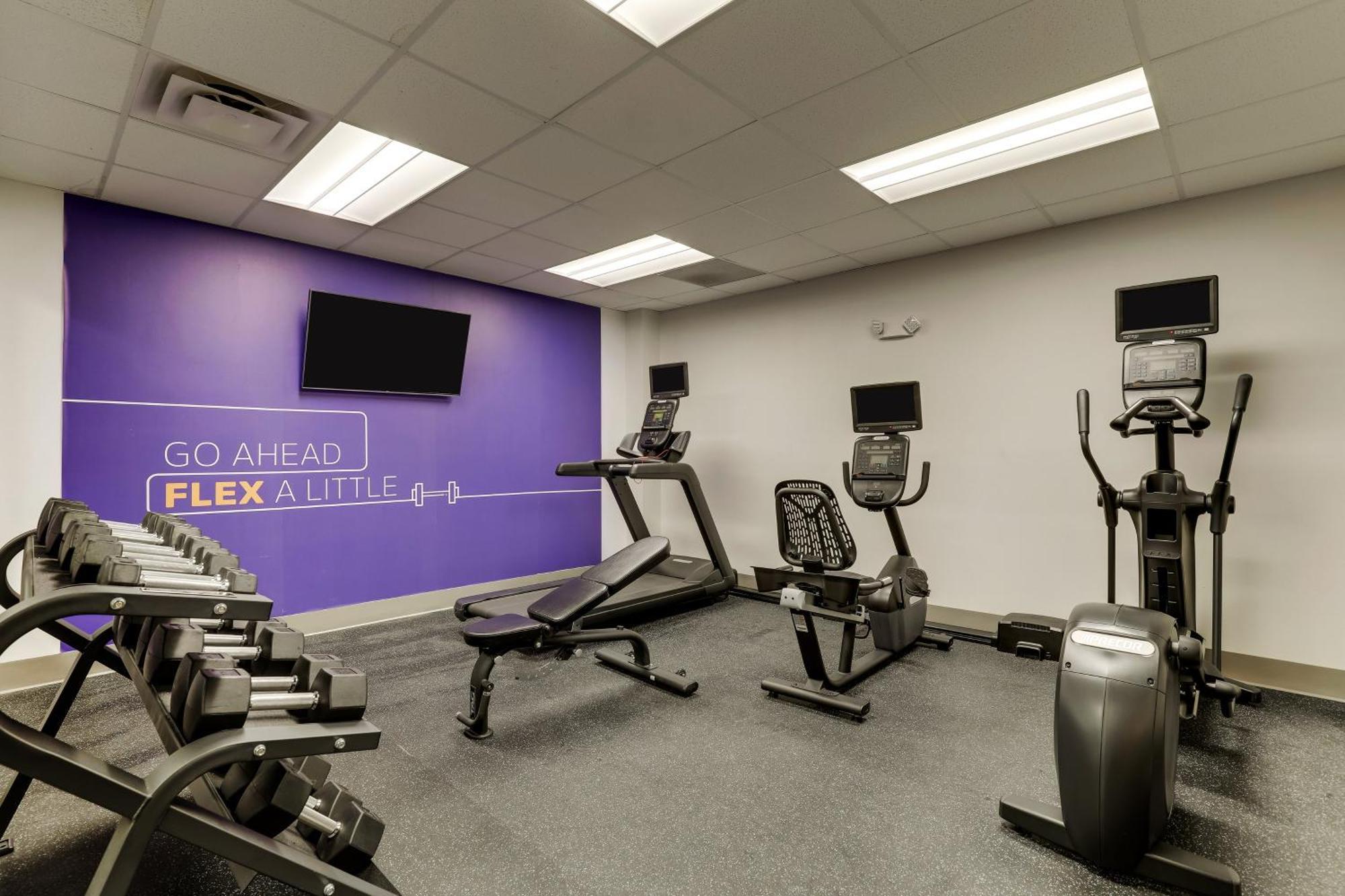 Holiday Inn Express Hotel & Suites Richmond By Ihg Bagian luar foto