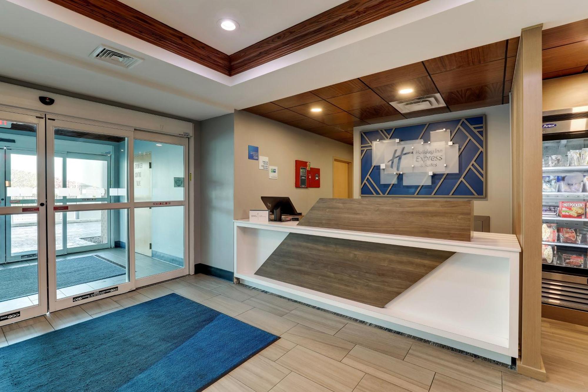 Holiday Inn Express Hotel & Suites Richmond By Ihg Bagian luar foto