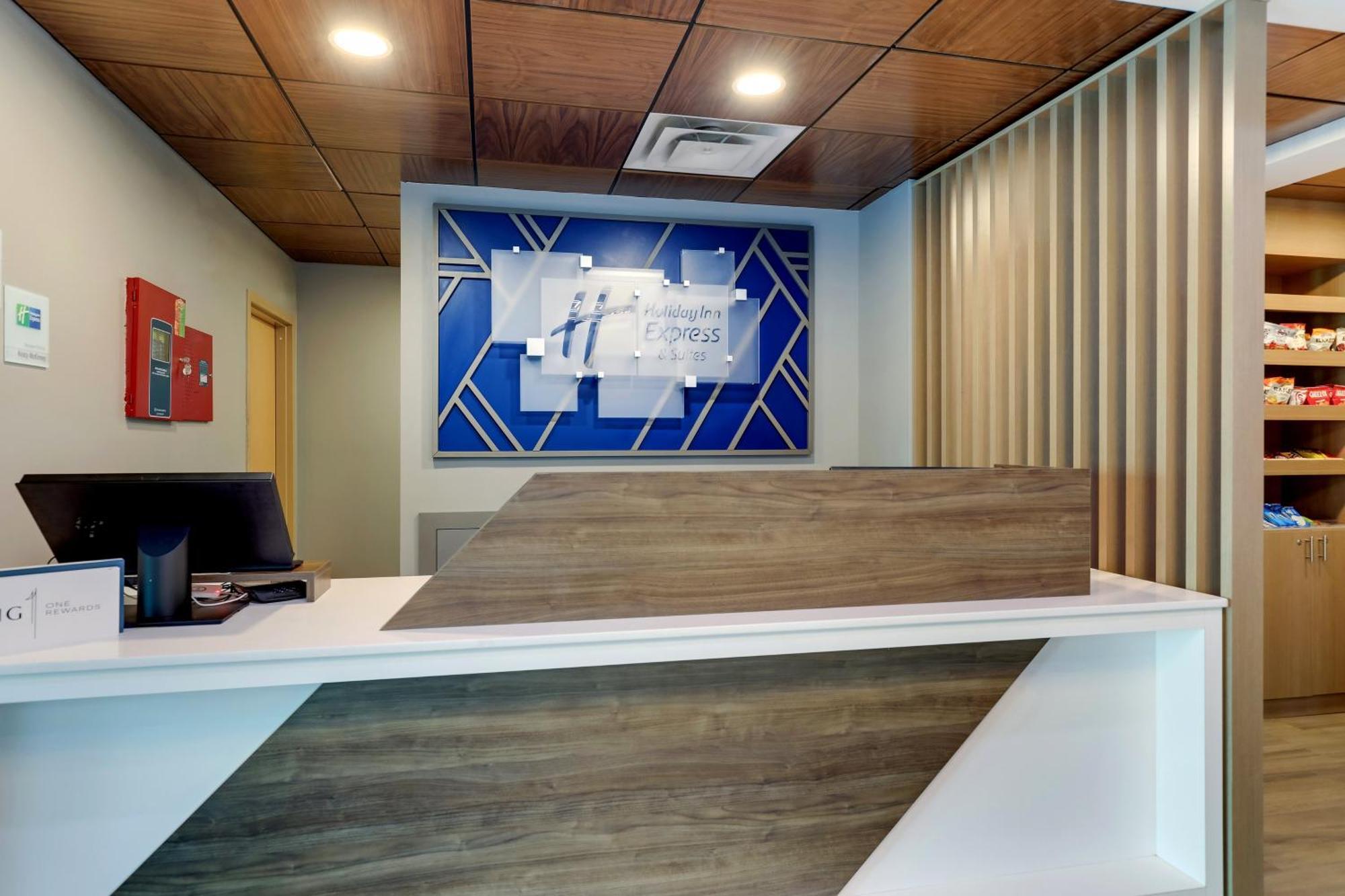 Holiday Inn Express Hotel & Suites Richmond By Ihg Bagian luar foto