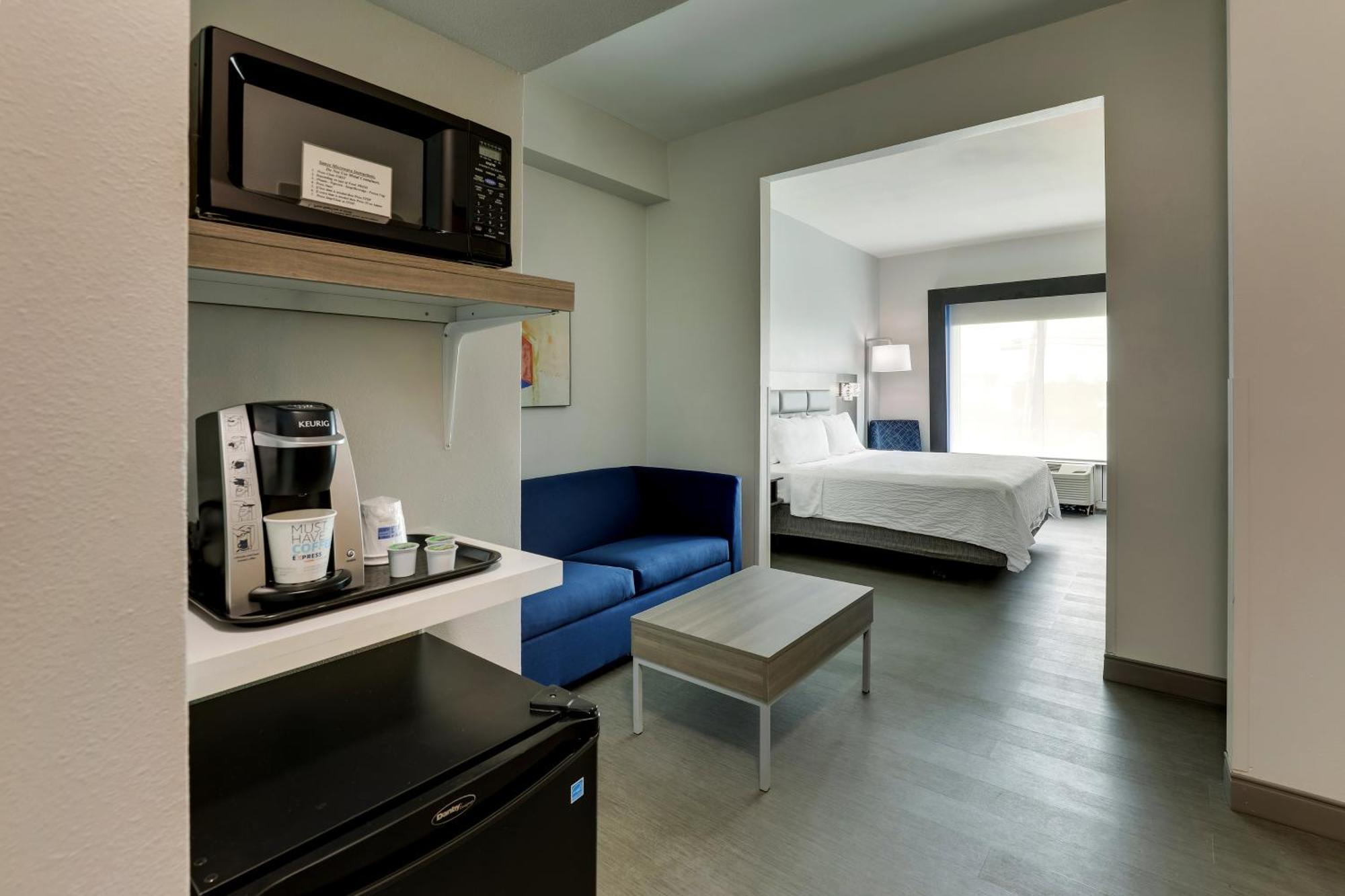 Holiday Inn Express Hotel & Suites Richmond By Ihg Bagian luar foto