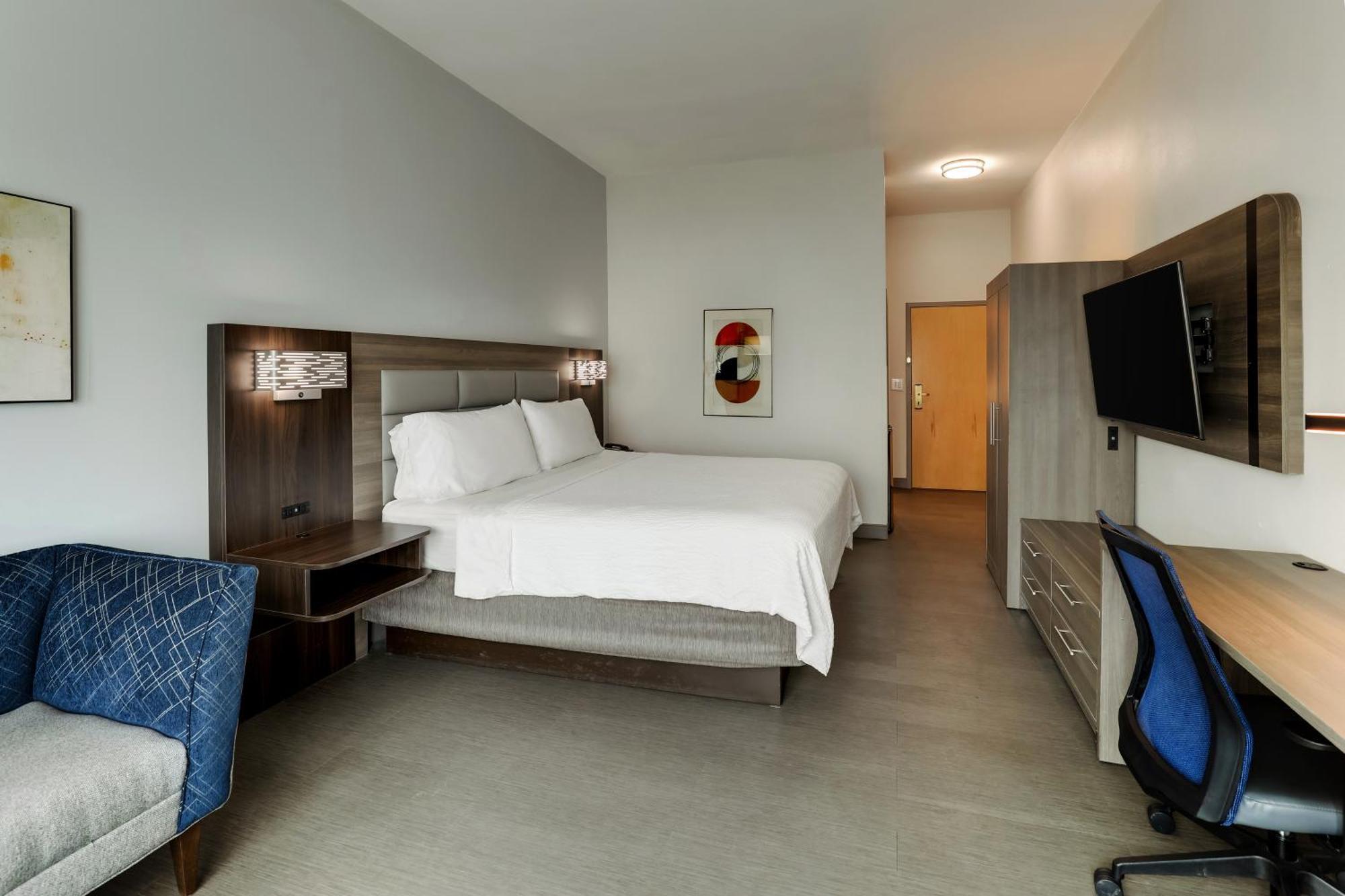 Holiday Inn Express Hotel & Suites Richmond By Ihg Bagian luar foto