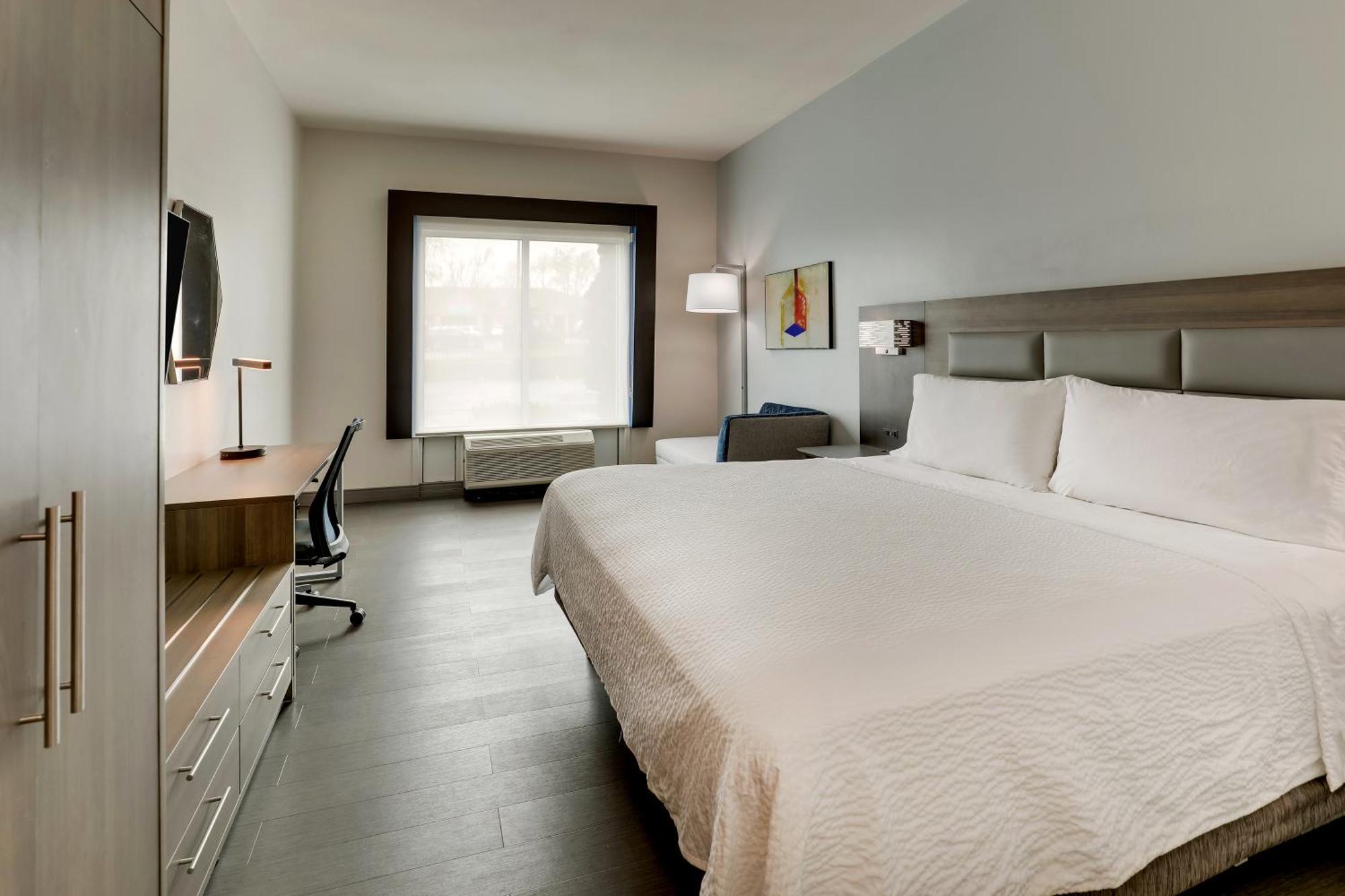 Holiday Inn Express Hotel & Suites Richmond By Ihg Bagian luar foto