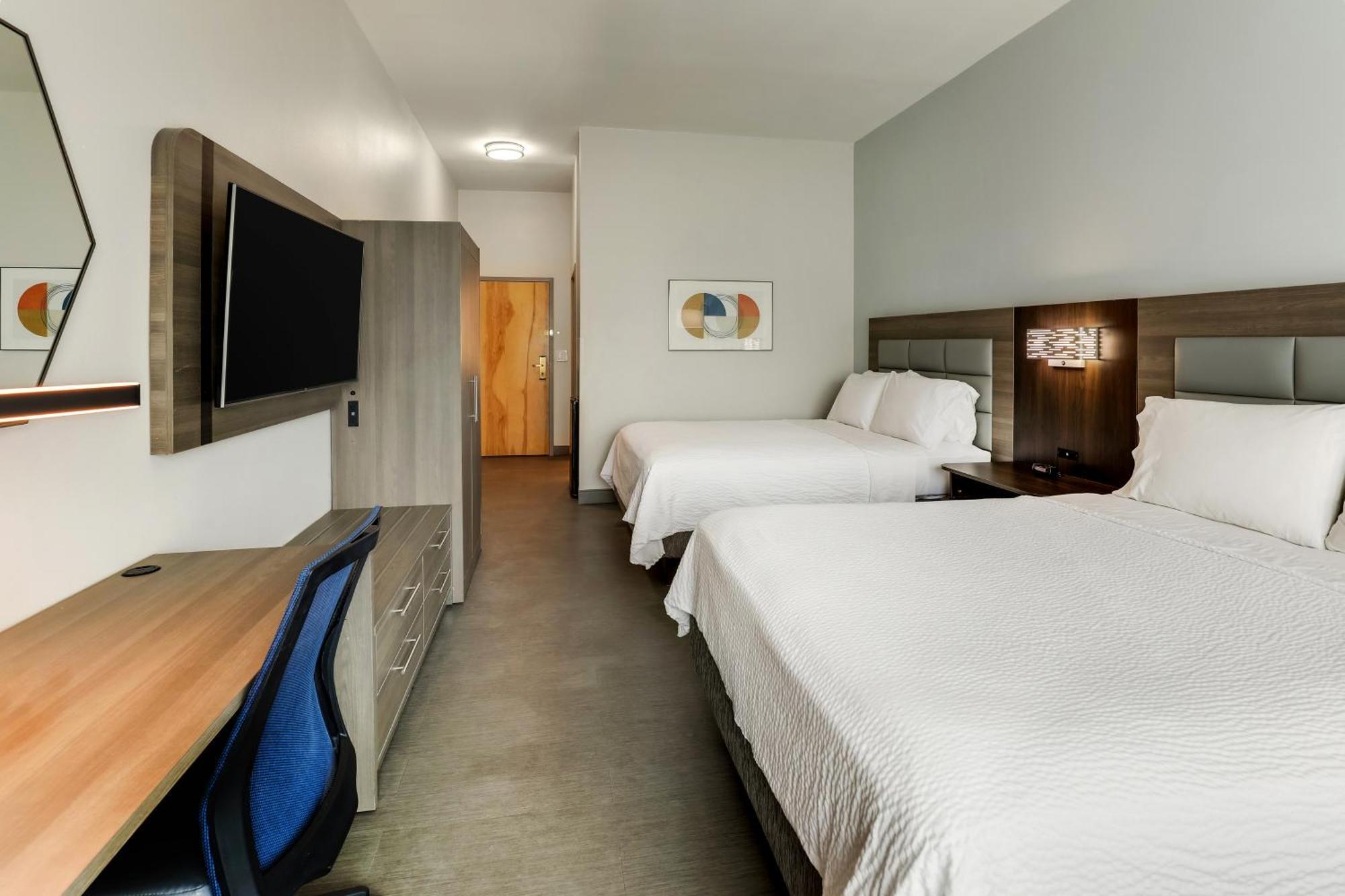Holiday Inn Express Hotel & Suites Richmond By Ihg Bagian luar foto
