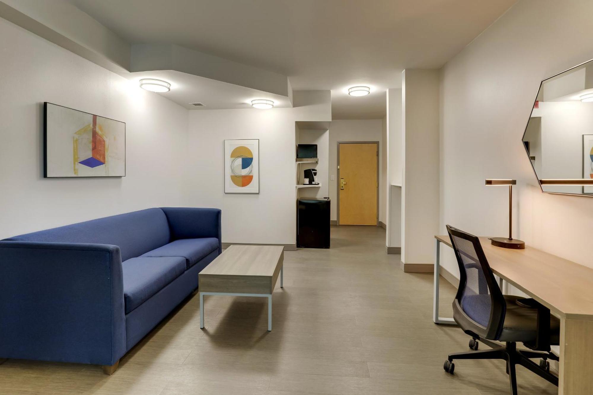 Holiday Inn Express Hotel & Suites Richmond By Ihg Bagian luar foto