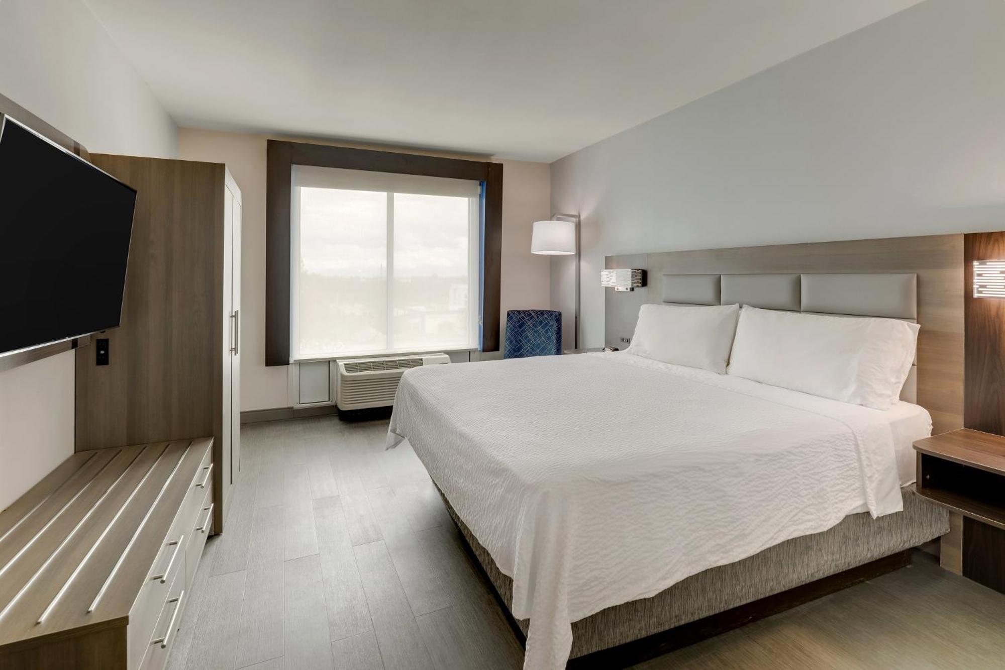 Holiday Inn Express Hotel & Suites Richmond By Ihg Bagian luar foto