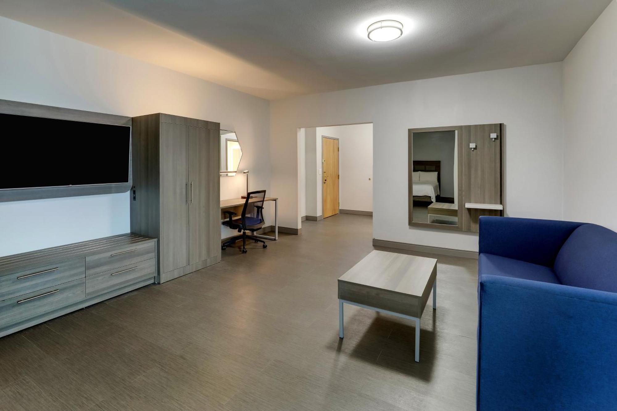 Holiday Inn Express Hotel & Suites Richmond By Ihg Bagian luar foto