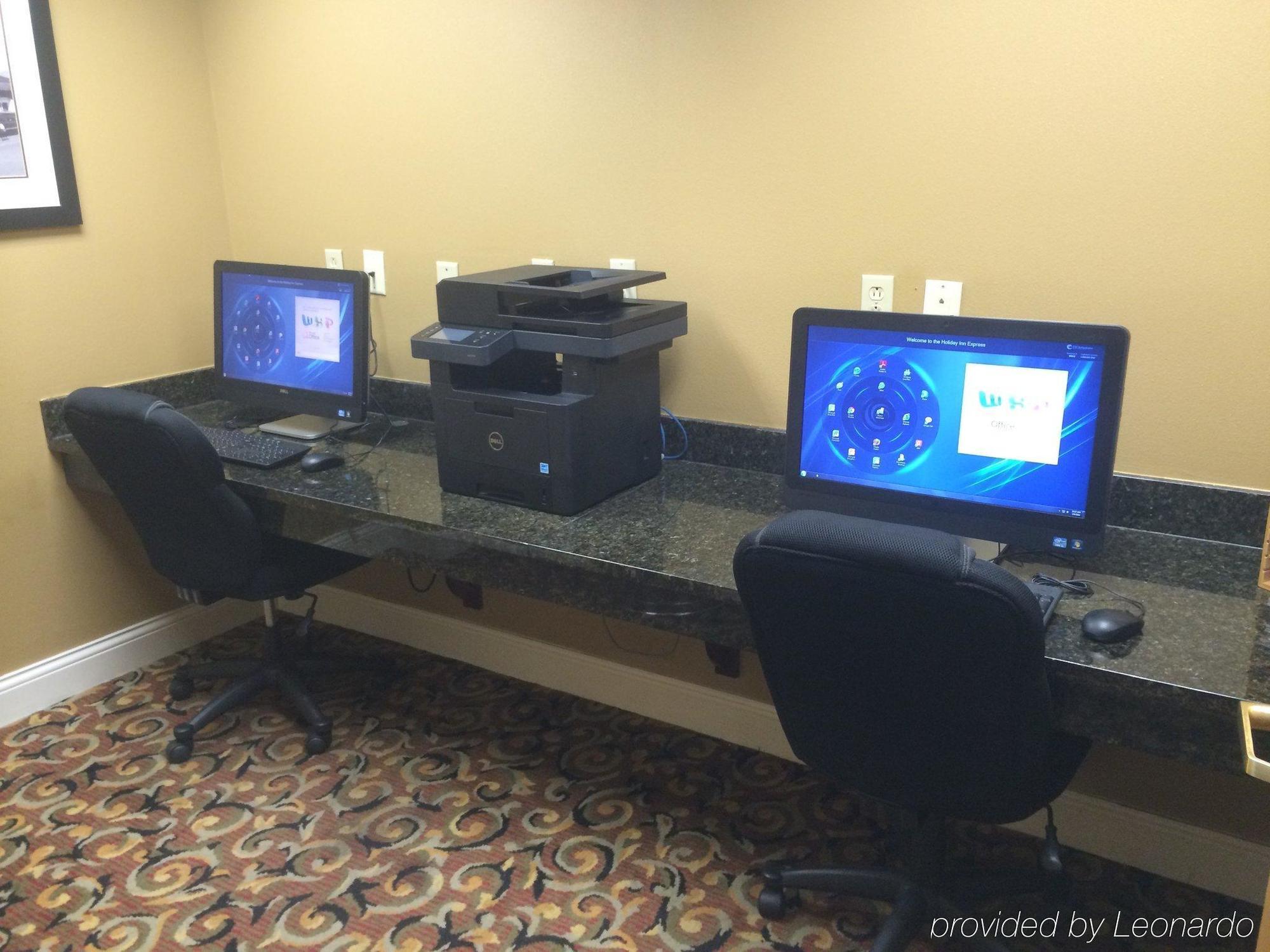 Holiday Inn Express Hotel & Suites Richmond By Ihg Bagian luar foto