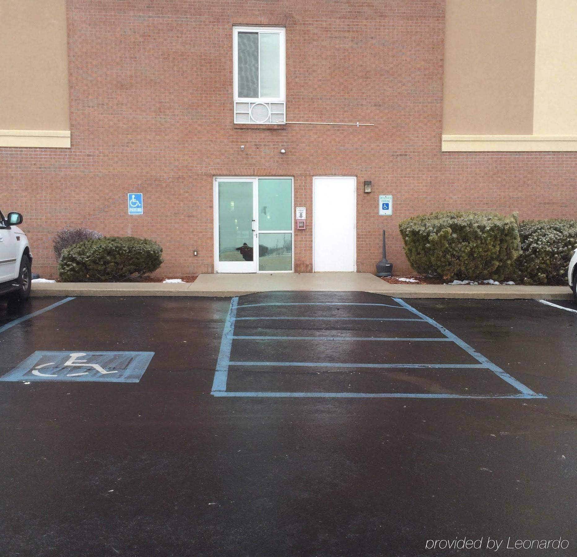Holiday Inn Express Hotel & Suites Richmond By Ihg Bagian luar foto