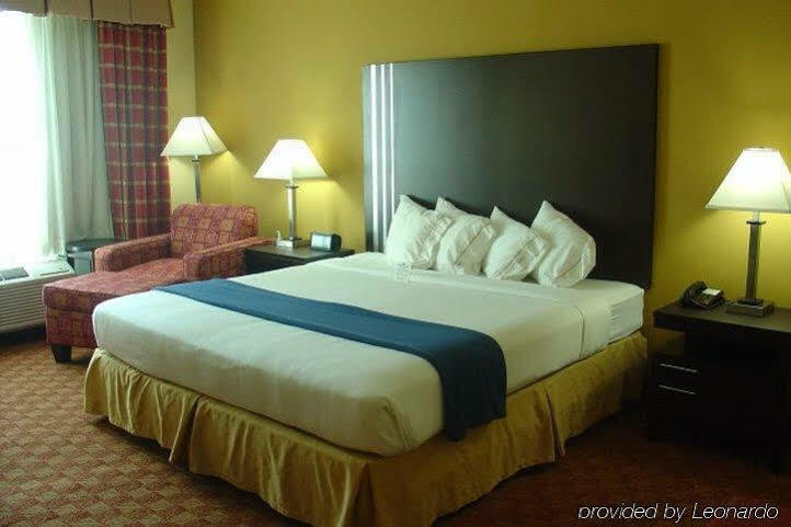 Holiday Inn Express Hotel & Suites Richmond By Ihg Bagian luar foto